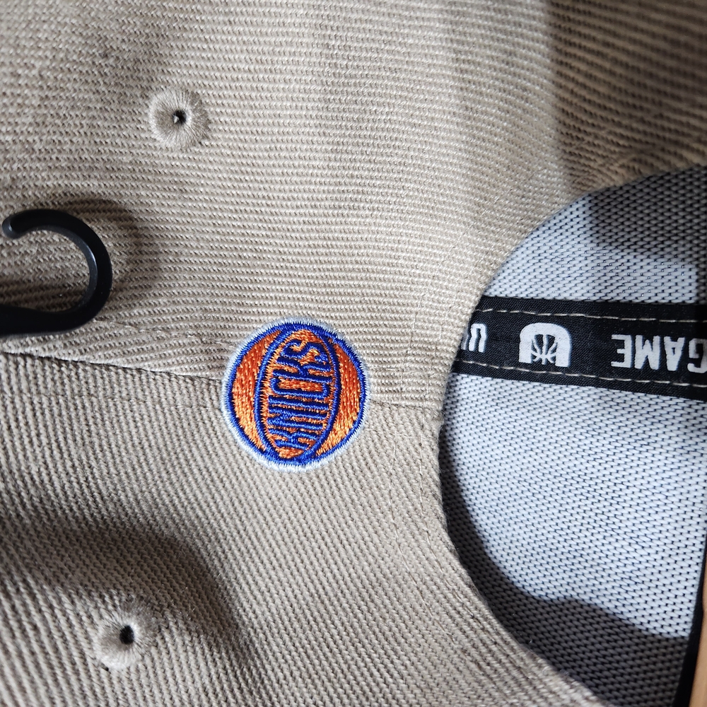 Knicks Beige and Tan Cap - Picture 5 of 9